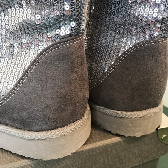Sox Tab Sequin Booties - Picture 4 of 8